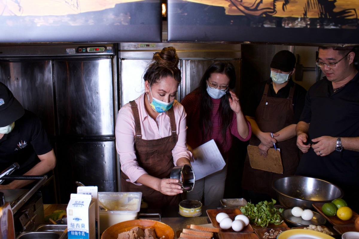 【ABV 韓式餐酒館】板橋車站附近美食餐廳推薦，大啖正宗韓式烤肉、經典韓國料理，內用小菜無限續！