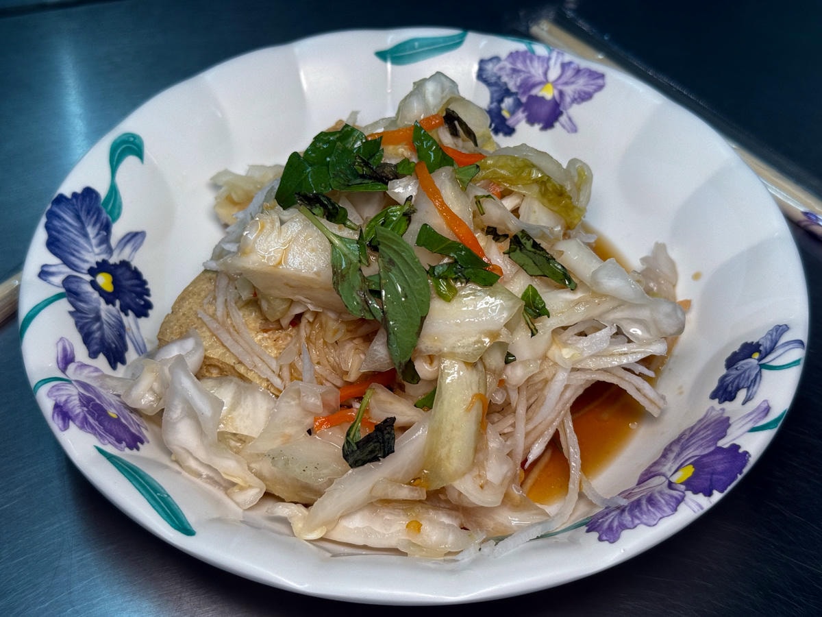 【玉里橋頭臭豆腐】花蓮玉里必吃美食推薦，外酥內軟臭豆腐，獨家特調醬汁，500碗台灣美食評鑑三連霸！