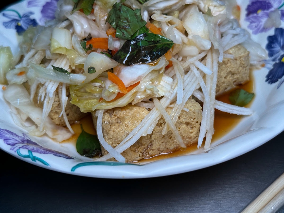 【玉里橋頭臭豆腐】花蓮玉里必吃美食推薦，外酥內軟臭豆腐，獨家特調醬汁，500碗台灣美食評鑑三連霸！