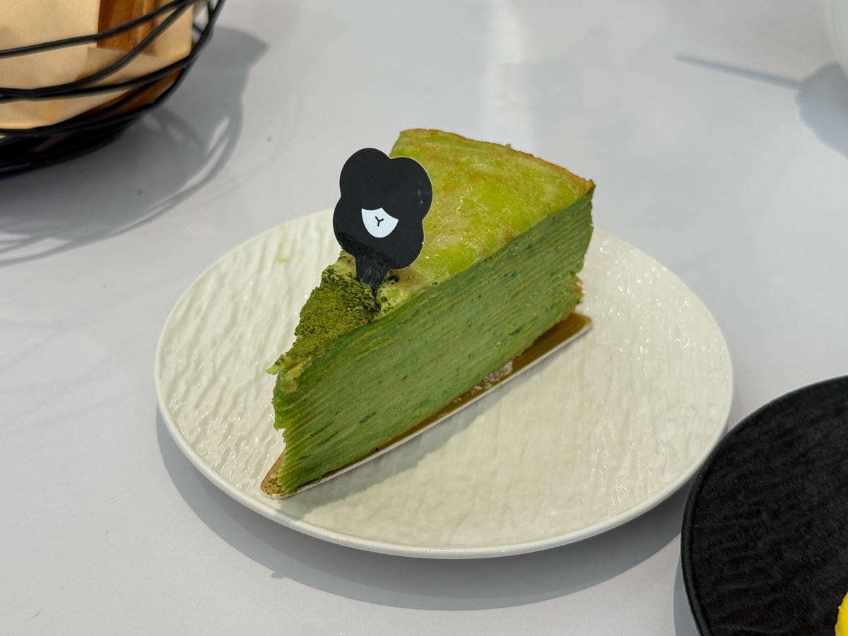 【黑RURU CAFE】宜蘭五結人氣咖啡廳推薦，大啖精緻餐點與特調飲品，與笑笑羊近距離療癒互動！