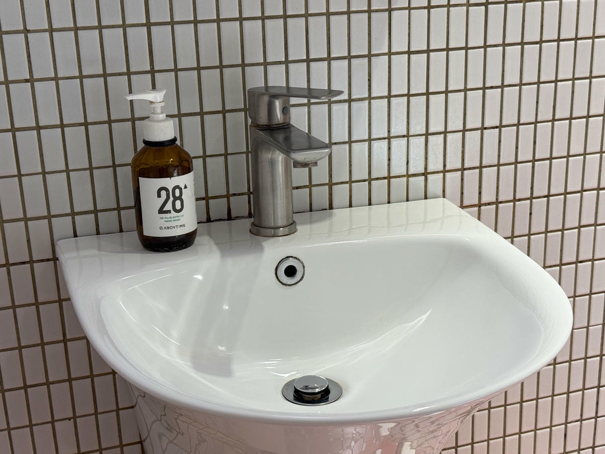 【逗之 apt.DouZ】台南中西區特色平價民宿推薦,3大主題雙人房型,賦予老宅全新生命力的設計美學! - 第32張圖 【逗之 apt.DouZ】台南中西區特色平價民宿推薦,3大主題雙人房型,賦予老宅全新生命力的設計美學!