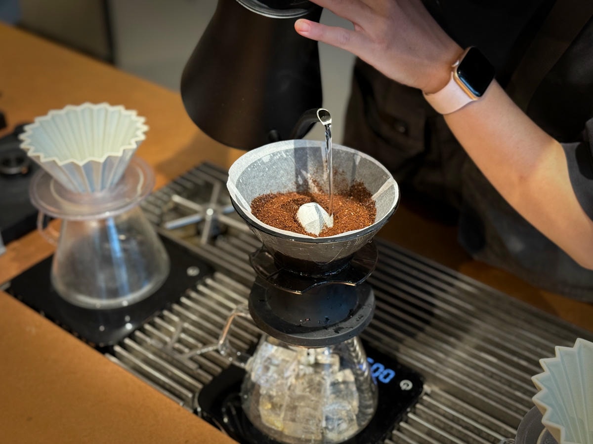【KAPISIU KOFFEE】台南安平質感咖啡廳推薦，職人手沖咖啡，招牌特色必吃可頌、精緻手作甜點！