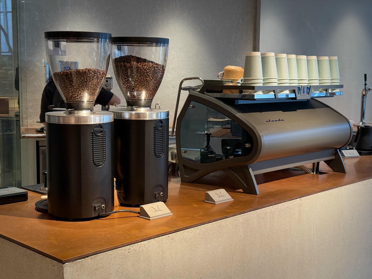 【KAPISIU KOFFEE】台南安平質感咖啡廳推薦，職人手沖咖啡，招牌特色必吃可頌、精緻手作甜點！