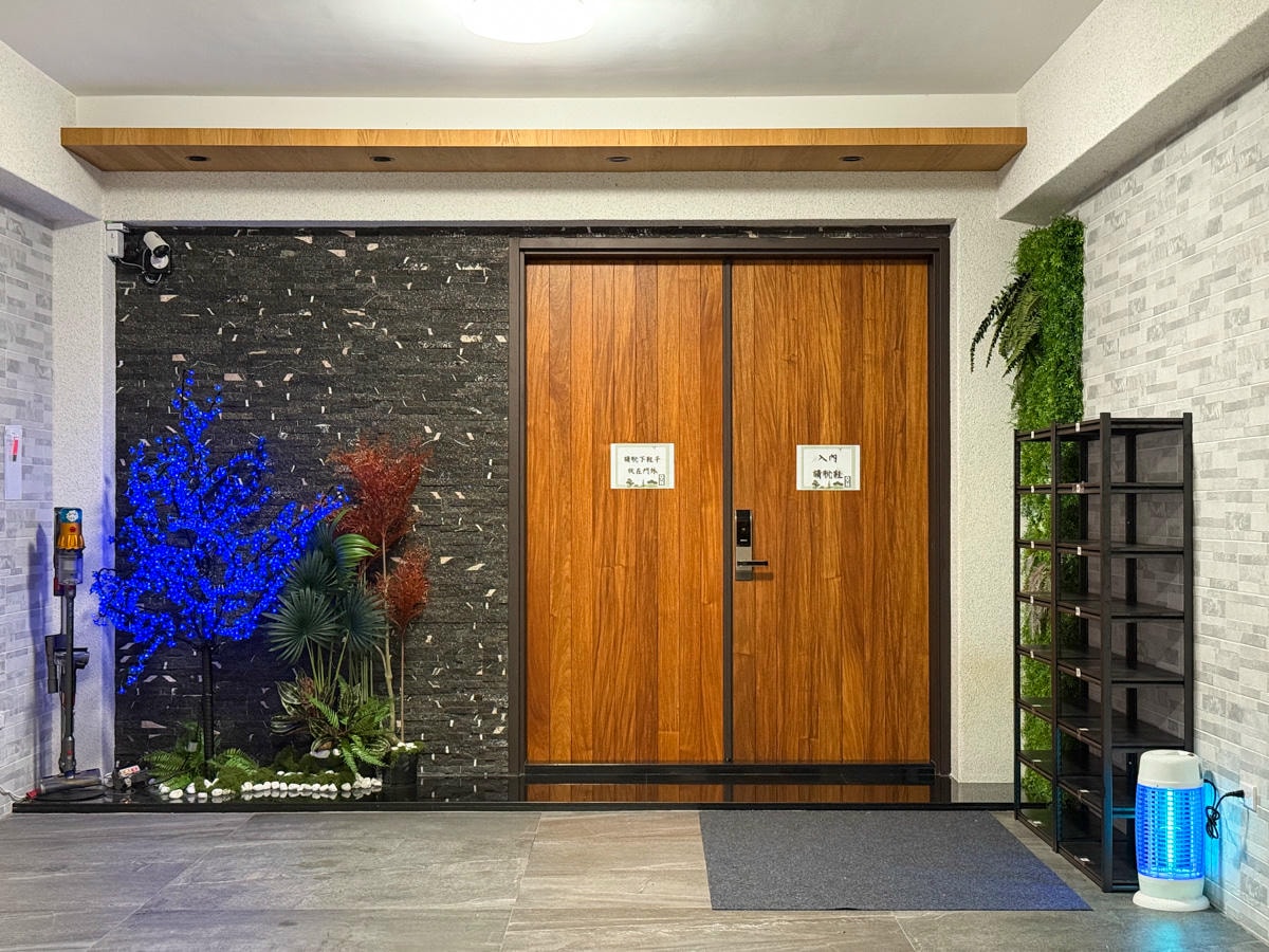 【九號碧木嶼】台南安平包棟民宿推薦,獨家檜木浴缸湯屋,4大主題房型,8~36人包棟的百坪電梯豪宅! - 第4張圖 【九號碧木嶼】台南安平包棟民宿推薦,獨家檜木浴缸湯屋,4大主題房型,8~36人包棟的百坪電梯豪宅!