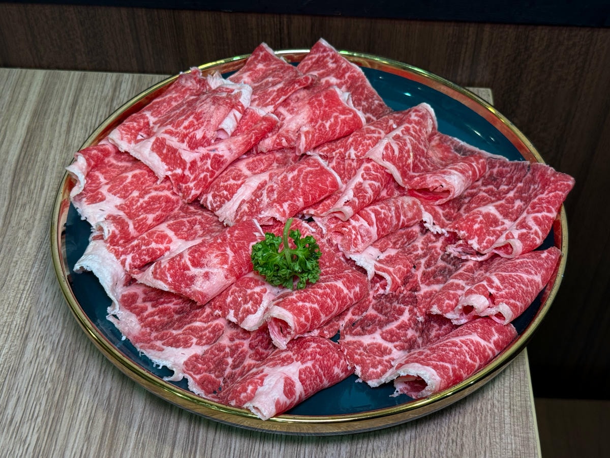 【初殿鍋物】新莊評分最高必吃火鍋推薦，平日套餐299元起大啖60種自助吧吃到飽！被火鍋耽誤的滷肉飯！