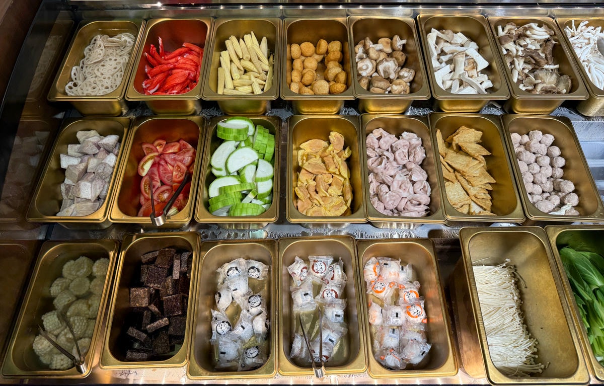 【初殿鍋物】台北永春站人氣火鍋美食推薦，平日套餐299元起，信義區必吃的平價火鍋餐廳推薦！