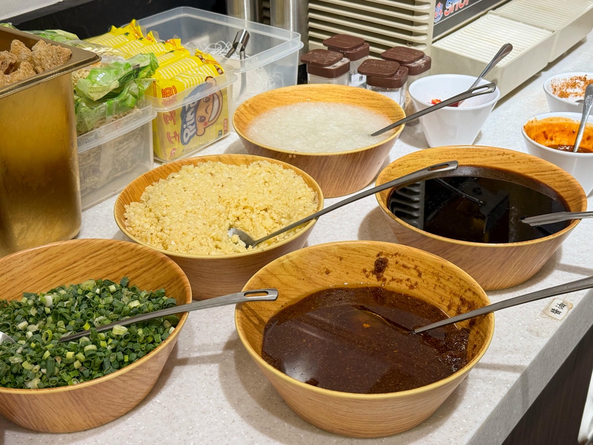 【初殿鍋物】台北永春站人氣火鍋美食推薦，平日套餐299元起，信義區必吃的平價火鍋餐廳推薦！