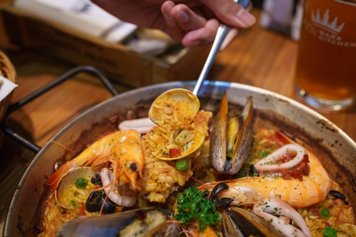 【ABV 地中海餐酒館】林口三井特色餐酒館美食推薦，大啖地中海經典料理，包場聚餐必吃大型特殊餐點！