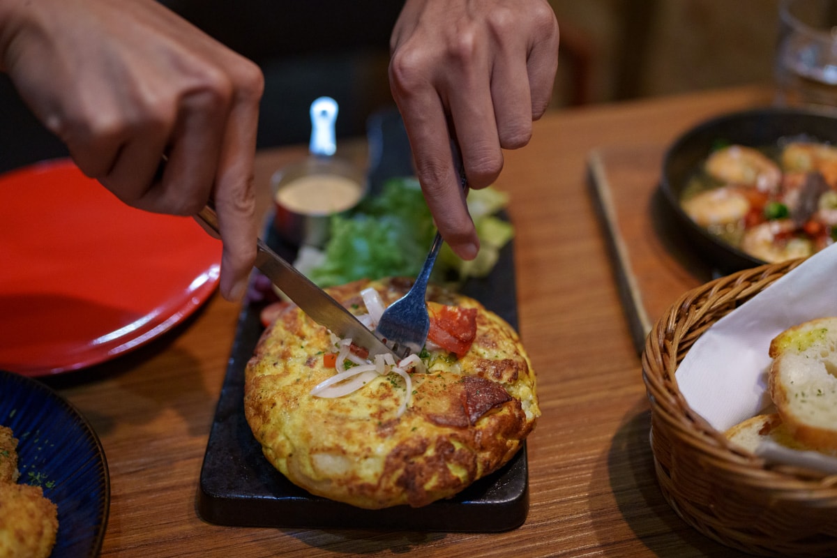 【ABV 地中海餐酒館】林口三井特色餐酒館美食推薦，大啖地中海經典料理，包場聚餐必吃大型特殊餐點！