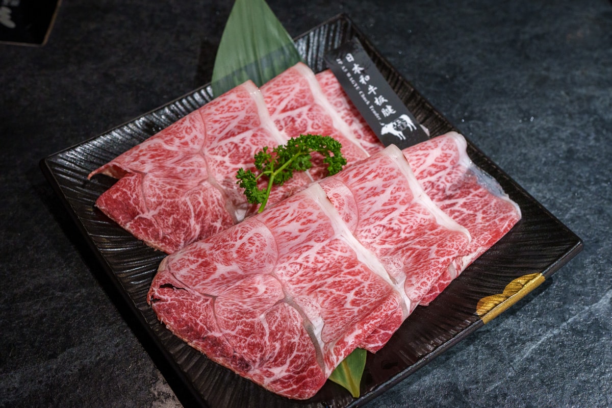 【武鶴和牛火鍋】台北行天宮火鍋吃到飽推薦,2480元大啖A5和牛、北海道鱈場蟹吃到飽!專人桌邊剝蝦服務 - 第36張圖 【武鶴和牛火鍋】台北行天宮火鍋吃到飽推薦,2480元大啖A5和牛、北海道鱈場蟹吃到飽!專人桌邊剝蝦服務