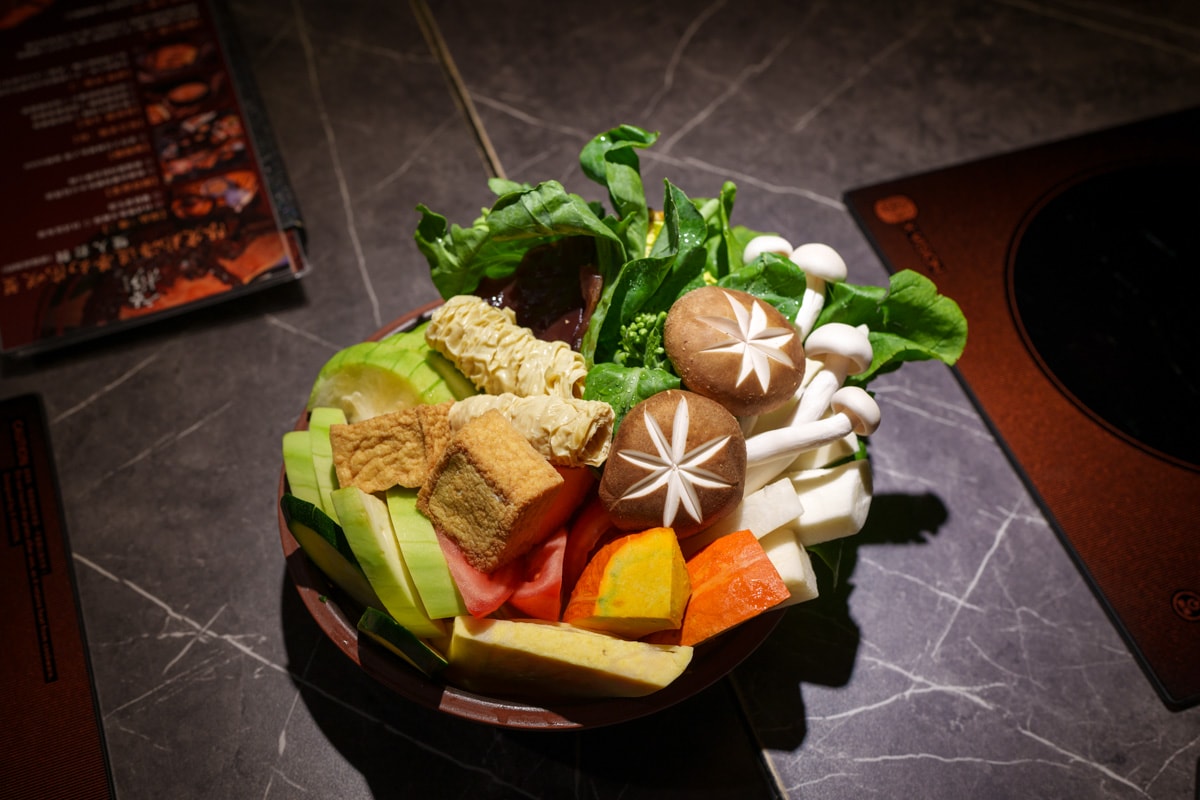 【二本松涮涮屋】台北大安頂級火鍋美食推薦，大啖北海道夢幻花咲蟹最新套餐！專人桌邊服務，傳承日本二本松頂級天然火鍋首選！