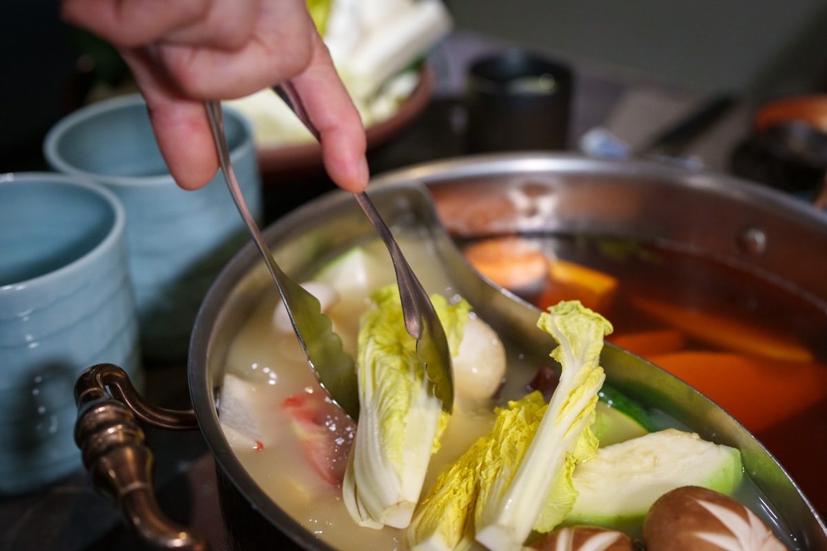 【二本松涮涮屋】台北大安頂級火鍋美食推薦，大啖北海道夢幻花咲蟹最新套餐！專人桌邊服務，傳承日本二本松頂級天然火鍋首選！