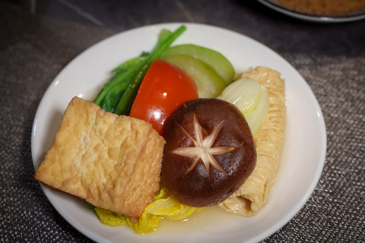 【二本松涮涮屋】台北大安頂級火鍋美食推薦，大啖北海道夢幻花咲蟹最新套餐！專人桌邊服務，傳承日本二本松頂級天然火鍋首選！