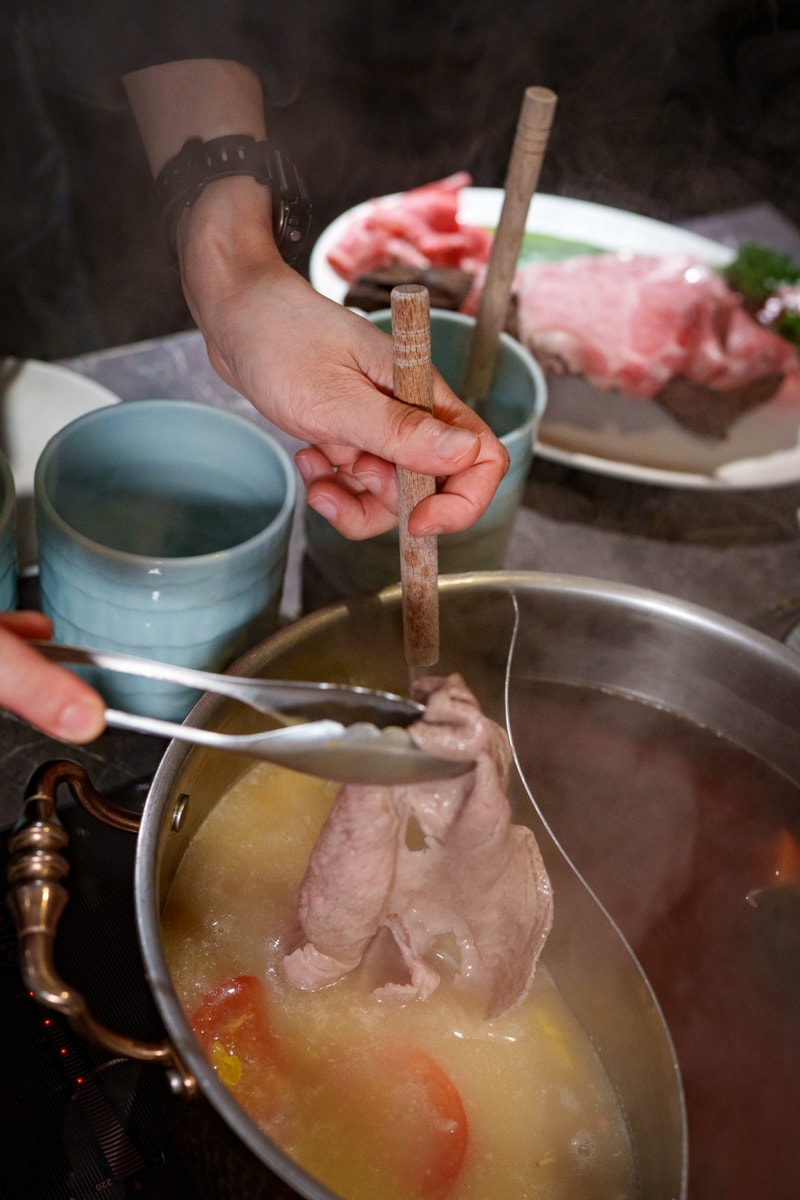 【二本松涮涮屋】台北大安頂級火鍋美食推薦，大啖北海道夢幻花咲蟹最新套餐！專人桌邊服務，傳承日本二本松頂級天然火鍋首選！