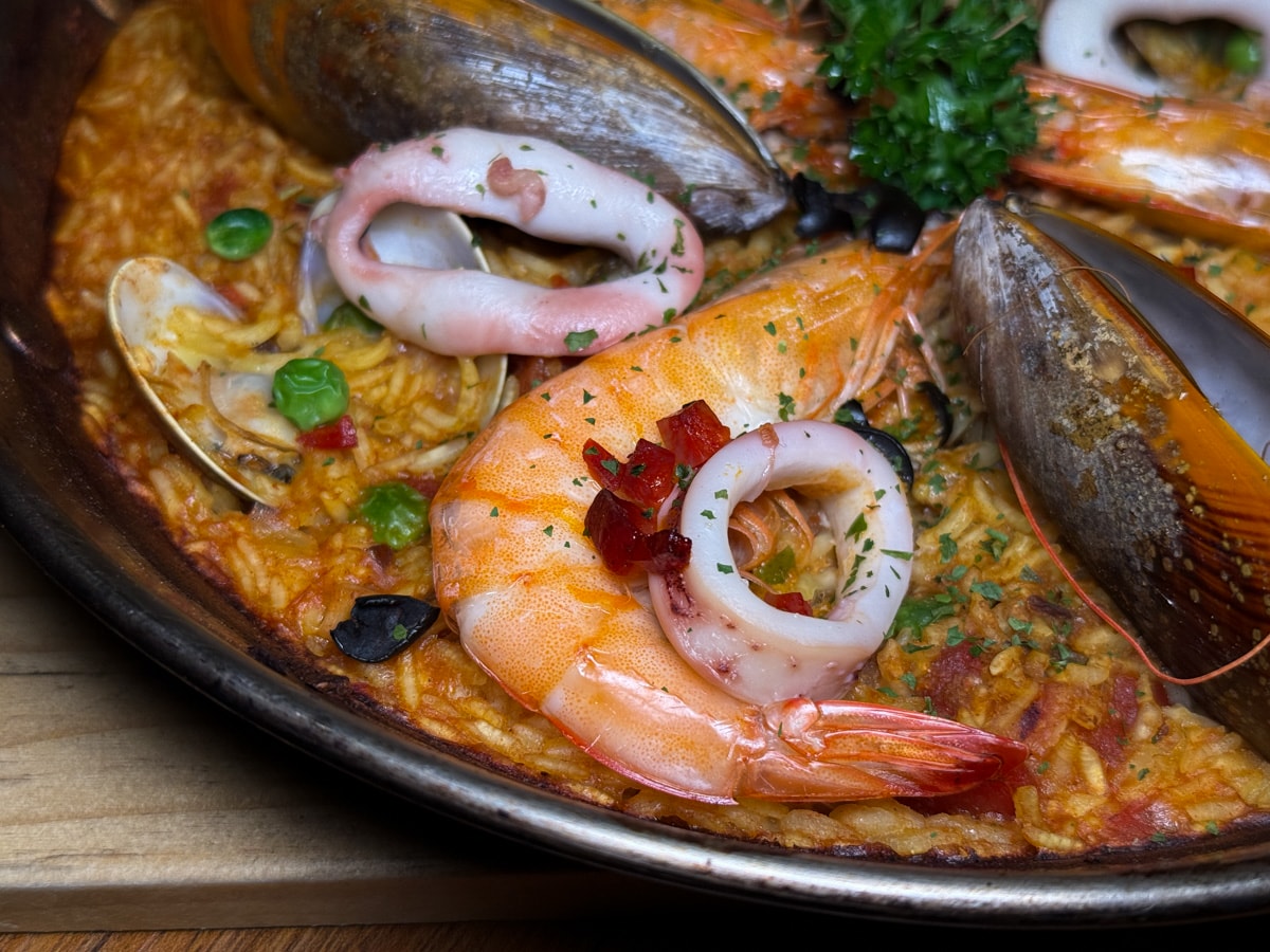 【ABV 地中海餐酒館】林口三井特色餐酒館美食推薦，大啖地中海經典料理，包場聚餐必吃大型特殊餐點！