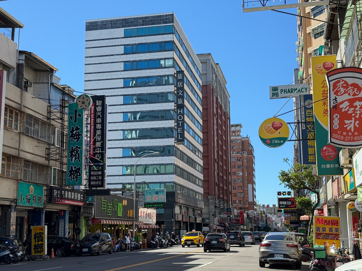 【旅居文旅-台中文心館】台中北區平價住宿推薦，1280元起入住5大質感設計房型，24小時免費零食點心自助吧與百本藏書！
