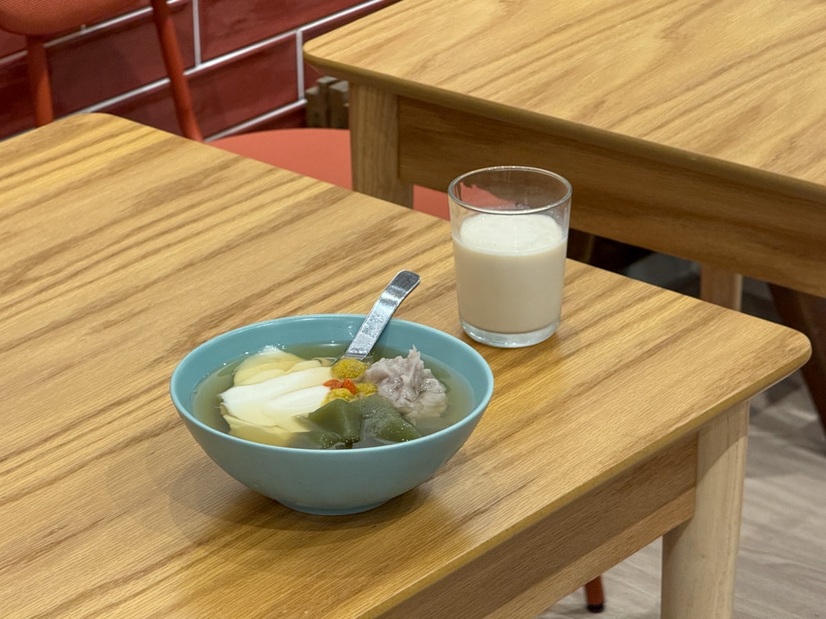 【民主豆花】台中北區隱藏版甜點美食推薦，4大口味豆花、9種配料選擇，獨家必吃首創麻薏粉粿！