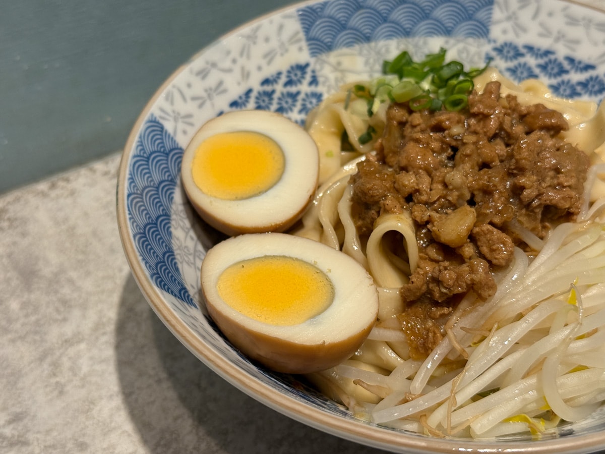 【夥拌麵】台中東區平價美食推薦，6大特色拌麵最低45元起，多款滷味小菜，巷弄間必吃人氣美食！