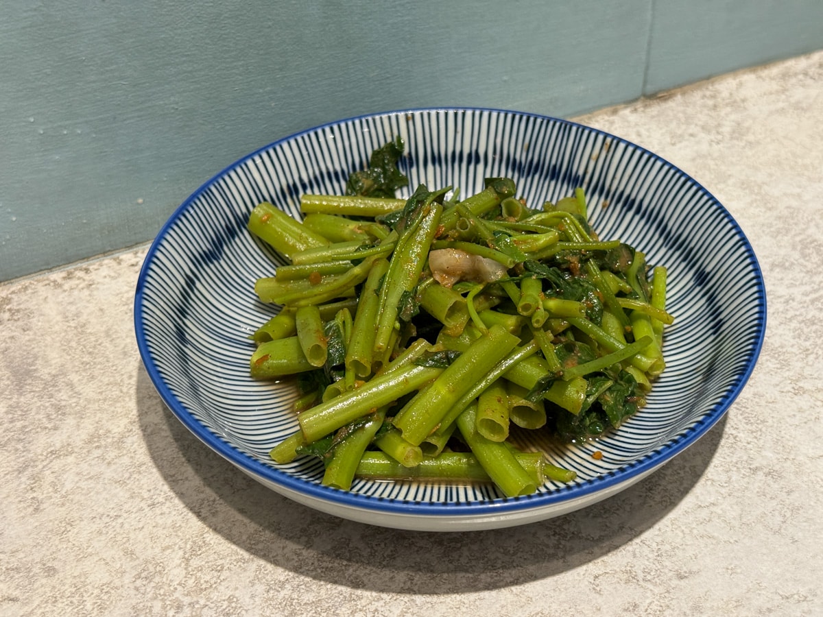 【夥拌麵】台中東區平價美食推薦，6大特色拌麵最低45元起，多款滷味小菜，巷弄間必吃人氣美食！