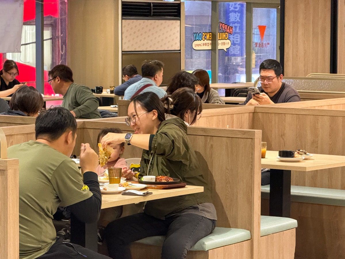 【牛室炙燒牛排】板橋府中吃到飽美食推薦,平日388元起享自助吧吃到飽,多款特色排餐與超高CP值雙人套餐! - 第7張圖 【牛室炙燒牛排】板橋府中吃到飽美食推薦,平日388元起享自助吧吃到飽,多款特色排餐與超高CP值雙人套餐!