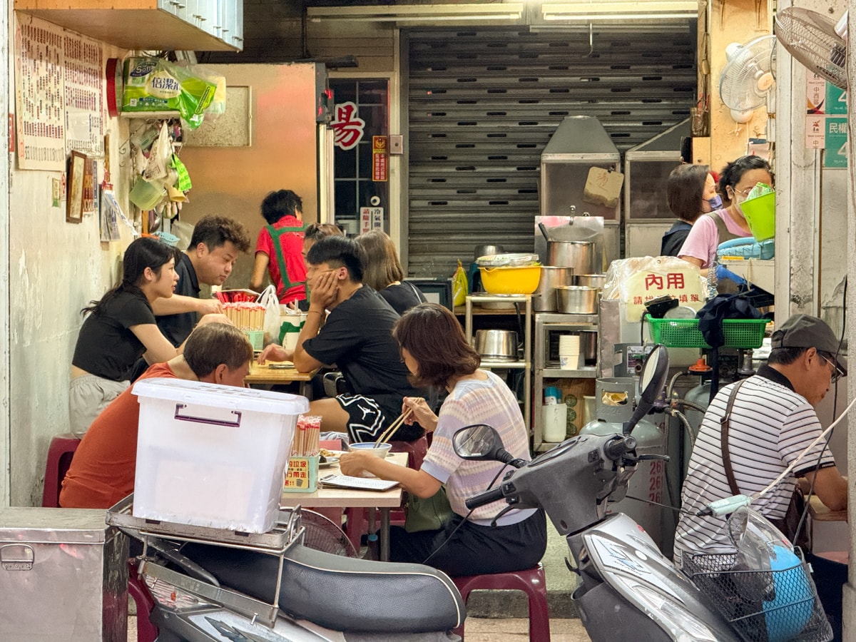 【水仙宮粽葉米糕】台南中西區小吃推薦,招牌必吃米糕35元起,循古法製作,營業超過一甲子的在地名店! - 第6張圖 【水仙宮粽葉米糕】台南中西區小吃推薦,招牌必吃米糕35元起,循古法製作,營業超過一甲子的在地名店!
