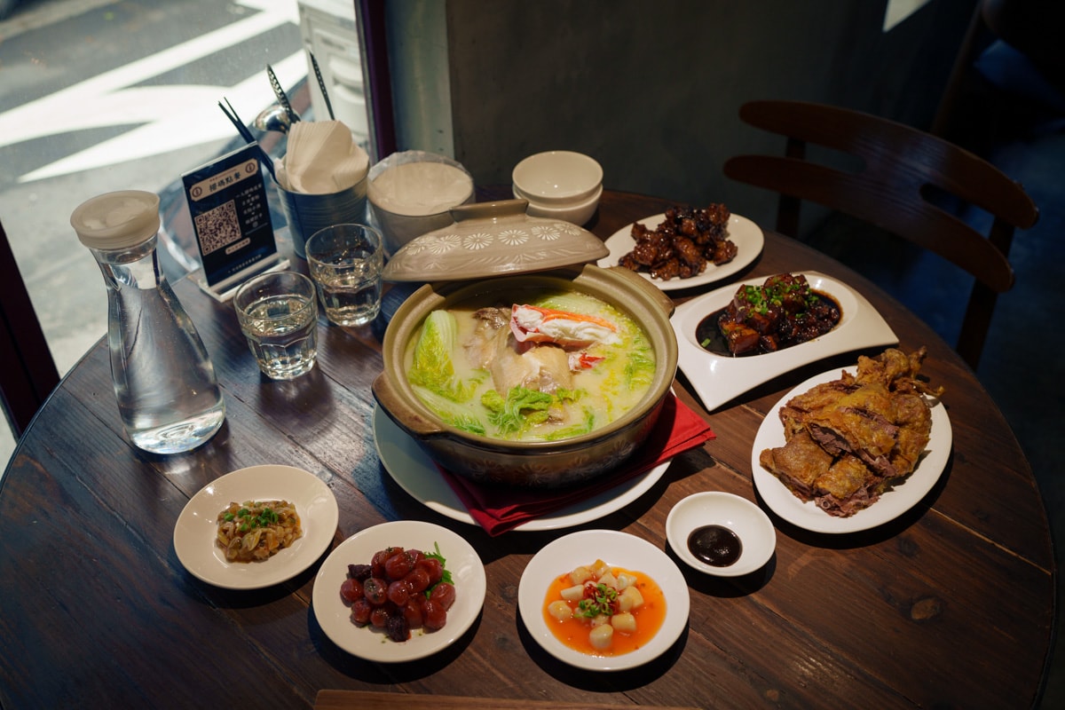 【好米亞】忠孝敦化餐酒館推薦，特色必點5大濃白砂鍋雞湯！大啖職人手作料理，最適合聚會的工業風網美餐廳！
