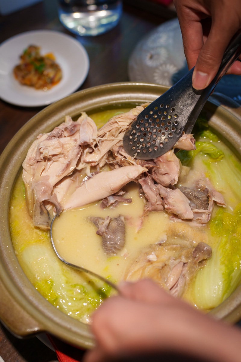 【好米亞】忠孝敦化餐酒館推薦，特色必點5大濃白砂鍋雞湯！大啖職人手作料理，最適合聚會的工業風網美餐廳！