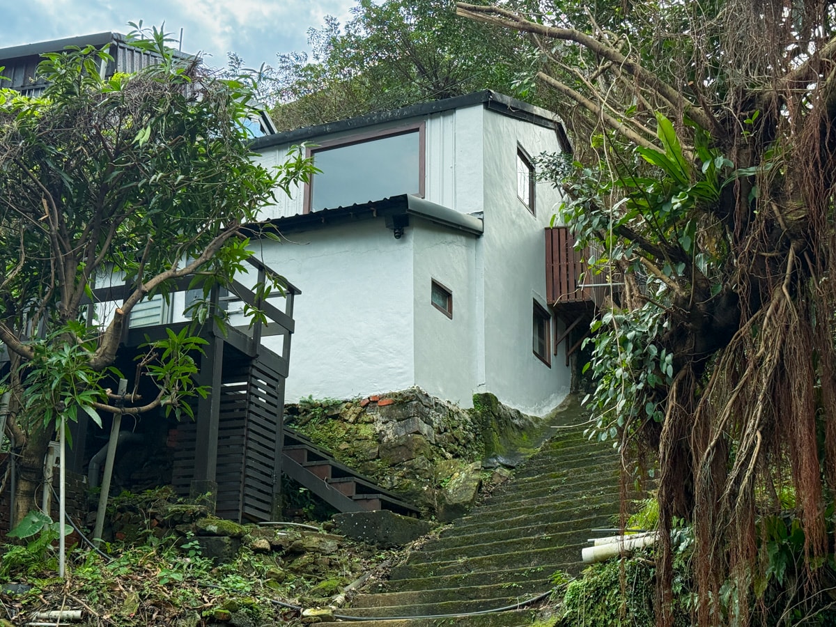 【逸境】金瓜石包棟民宿推薦，2~4人入住獨享絕美山景，老屋改造設計美學，旅人靜心渡假秘境！