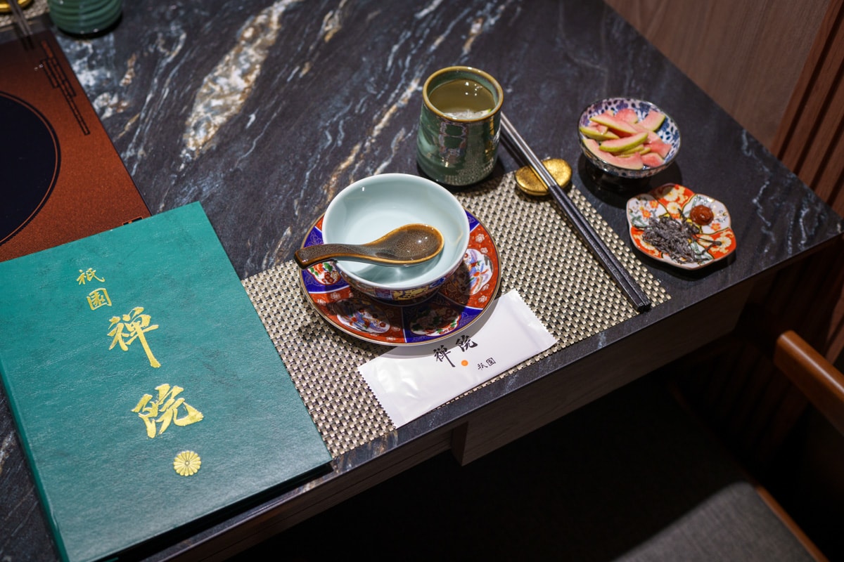 【祇園.禪院壽喜燒】台北信義安和必吃美食餐廳推薦,全包廂預約困難京都百年壽喜燒,專人桌邊服務,大啖日本頂級和牛! - 第7張圖 【祇園.禪院壽喜燒】台北信義安和必吃美食餐廳推薦,全包廂預約困難京都百年壽喜燒,專人桌邊服務,大啖日本頂級和牛!