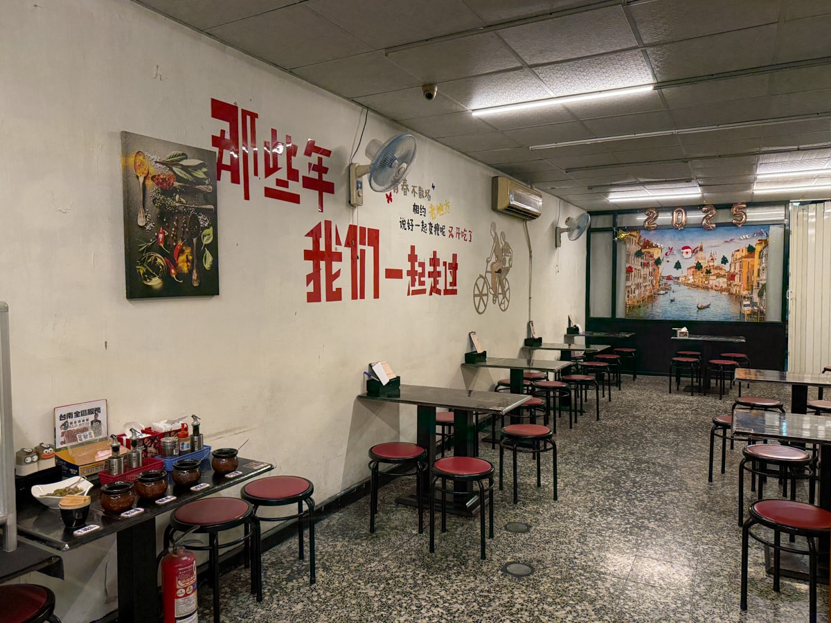 【50刀削牛肉麵】台南赤崁樓附近平價牛肉麵美食推薦，免費加湯加麵，內用再享飲料冰淇淋！