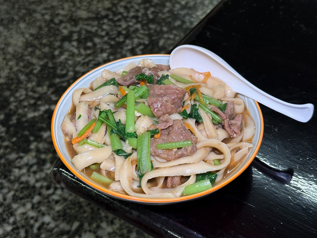 【50刀削牛肉麵】台南赤崁樓附近平價牛肉麵美食推薦，免費加湯加麵，內用再享飲料冰淇淋！