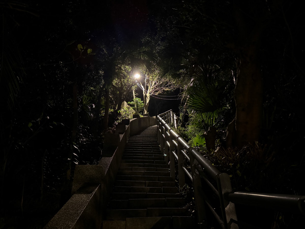 【水湳洞長仁亭】瑞芳秘境景點推薦,去過四次才敢推!白天湛藍海景、夜晚神秘燈帶,瑞芳最低調秘境觀景台 - 第9張圖 【水湳洞長仁亭】瑞芳秘境景點推薦,去過四次才敢推!白天湛藍海景、夜晚神秘燈帶,瑞芳最低調秘境觀景台