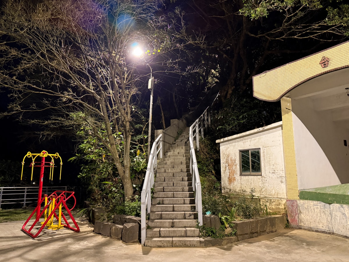 【水湳洞長仁亭】瑞芳秘境景點推薦,去過四次才敢推!白天湛藍海景、夜晚神秘燈帶,瑞芳最低調秘境觀景台 - 第8張圖 【水湳洞長仁亭】瑞芳秘境景點推薦,去過四次才敢推!白天湛藍海景、夜晚神秘燈帶,瑞芳最低調秘境觀景台