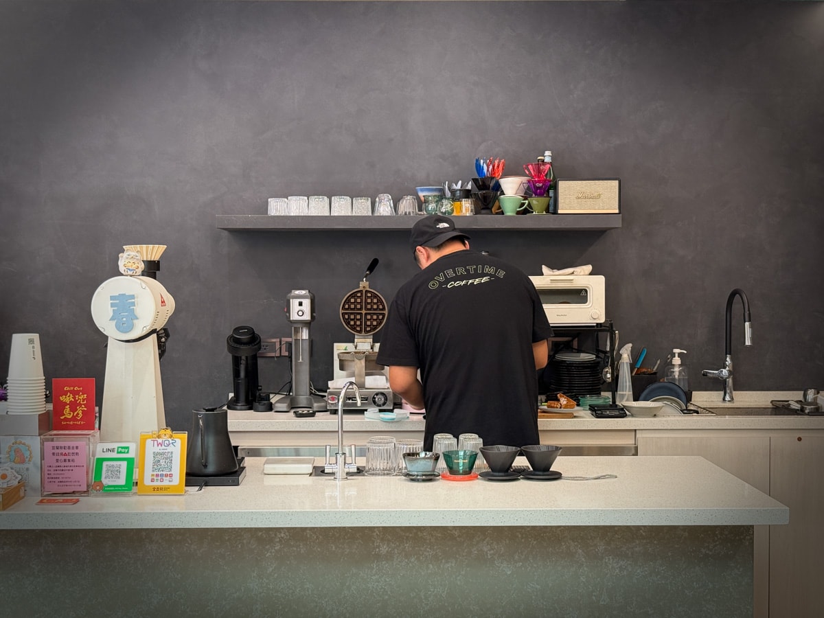 【金少爺 OVERTIME COFFEE】宜蘭頭城人氣咖啡廳推薦，職人手沖咖啡、精緻手作甜點，高評價質感下午茶首選！