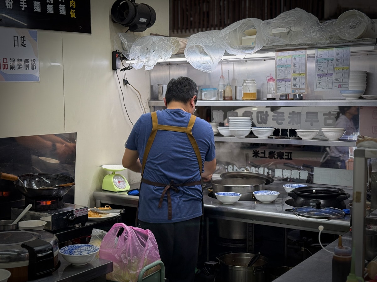 【鄰家魯肉飯】頭城必吃平價美食推薦，招牌必點手切魯肉蓋飯，主廚套餐大滿足，在地人最愛的午餐晚餐首選