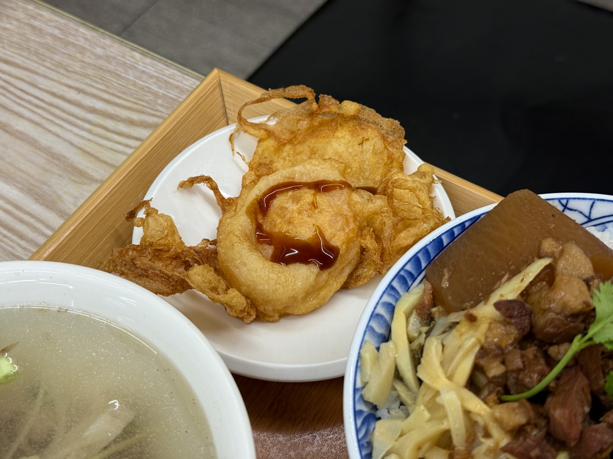 【鄰家魯肉飯】頭城必吃平價美食推薦，招牌必點手切魯肉蓋飯，主廚套餐大滿足，在地人最愛的午餐晚餐首選