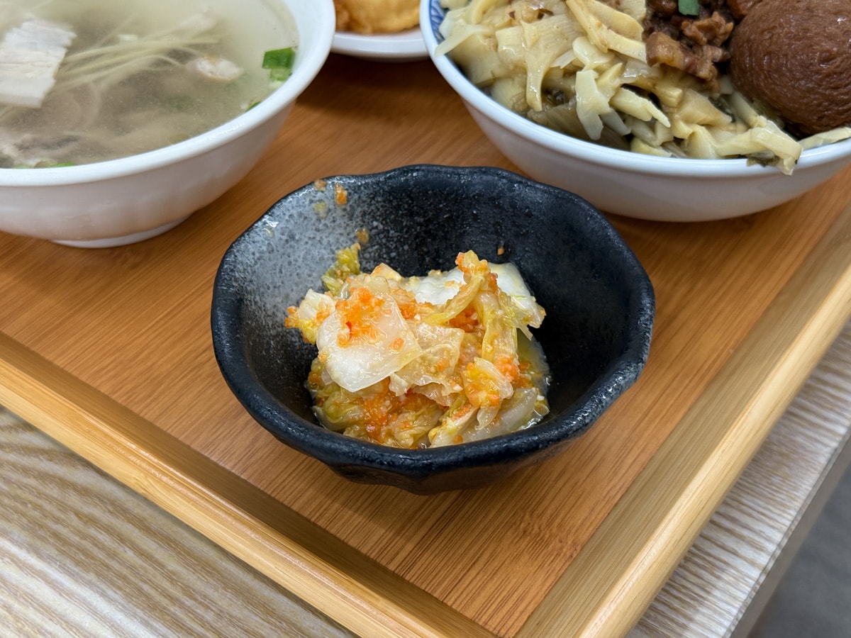【鄰家魯肉飯】頭城必吃平價美食推薦，招牌必點手切魯肉蓋飯，主廚套餐大滿足，在地人最愛的午餐晚餐首選
