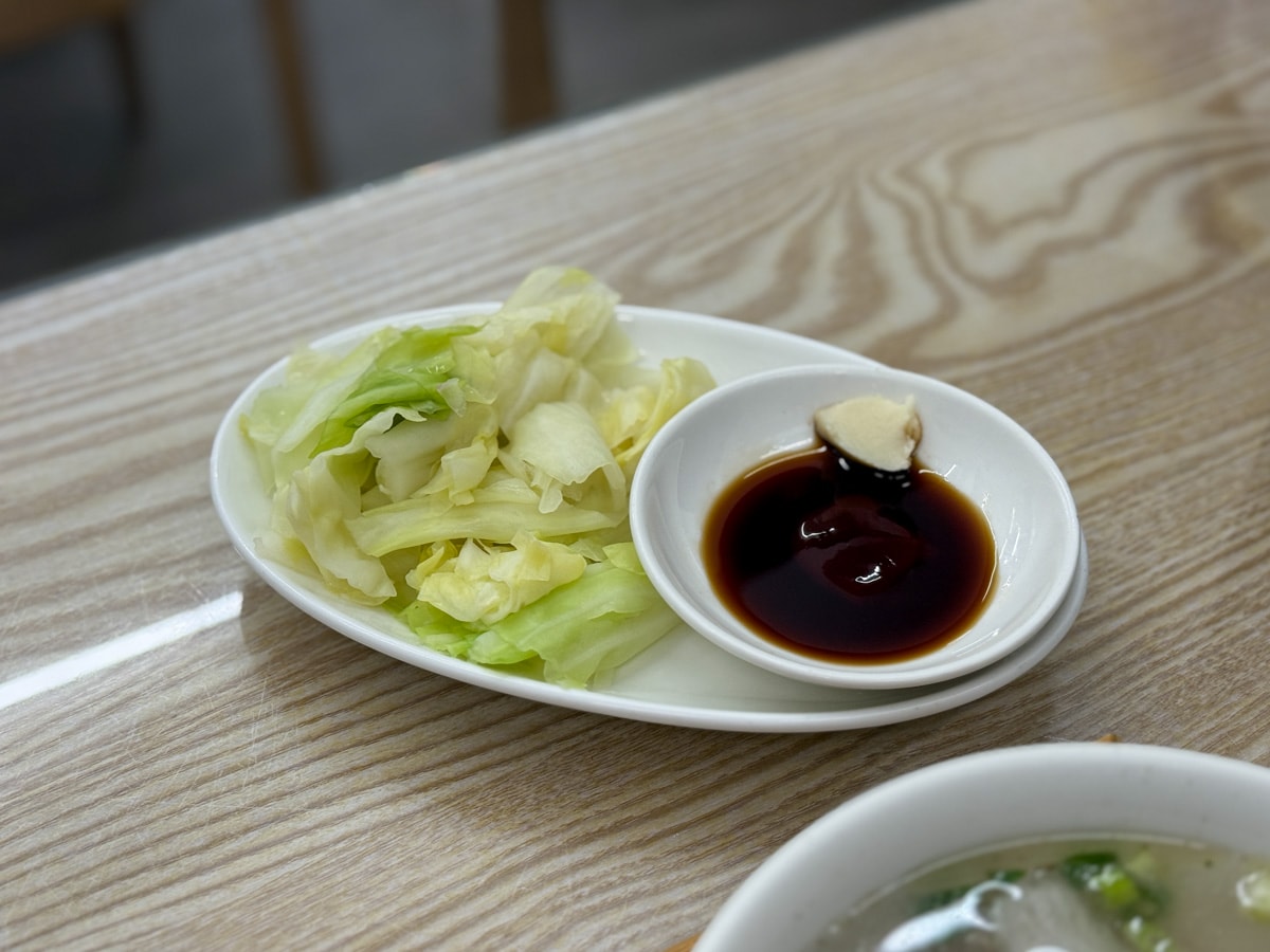 【鄰家魯肉飯】頭城必吃平價美食推薦，招牌必點手切魯肉蓋飯，主廚套餐大滿足，在地人最愛的午餐晚餐首選