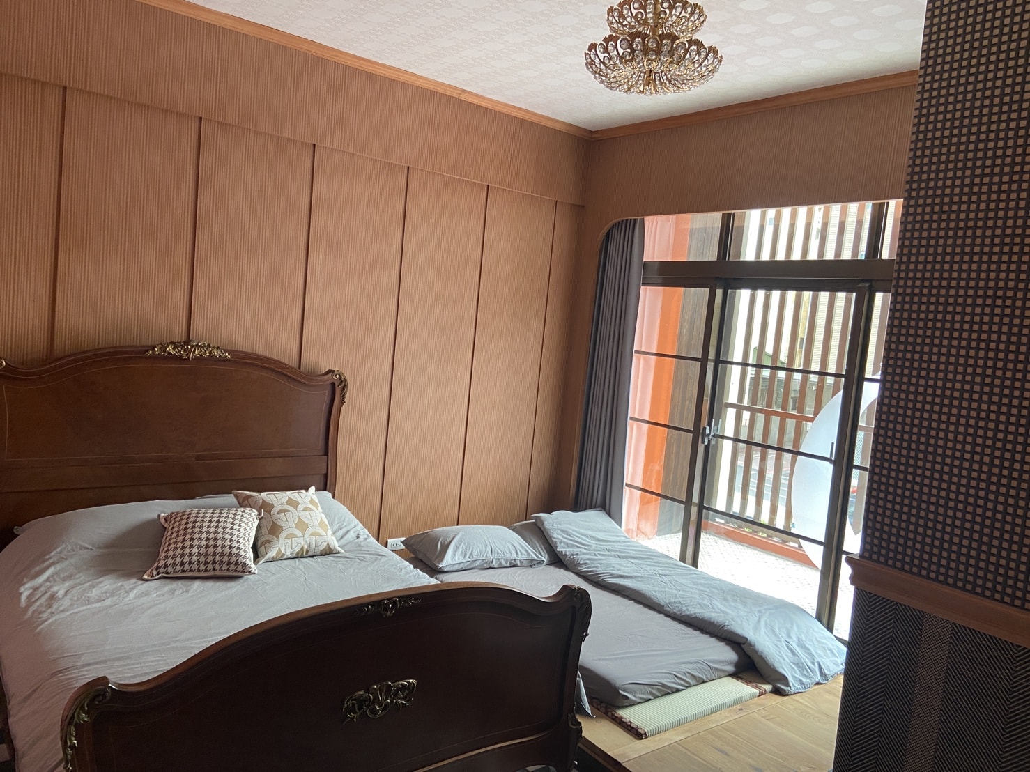 【橙館 美萊茵旅宿】台南中西區特色包棟民宿推薦，5大主題設計客房包棟8~18人，內建KTV、電動麻將、大廳廚房的靜謐旅宿！