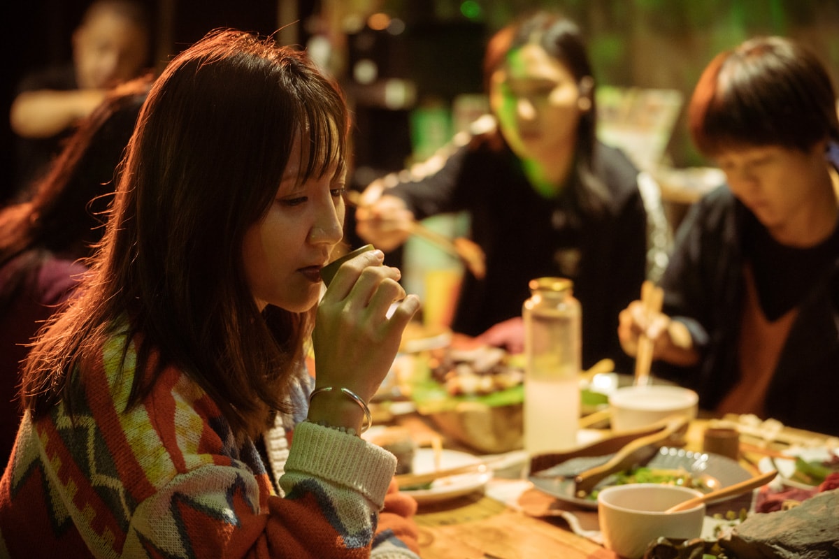 【阿改玩生活-餐桌劇場】花蓮隱藏美食體驗推薦，邊吃飯邊看戲！期間限定秘境美食、沉浸式主題劇場演出