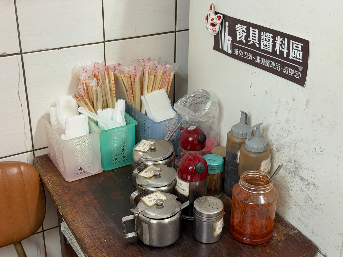 【九份老麵店】九份老街必吃隱藏美食推薦，飄香傳承65年的美味，招牌必吃特色牛肉麵、餛飩麵！