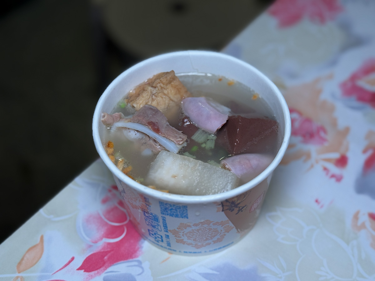【雜碎鴻】基隆高評價深夜美食小吃推薦,50元起大啖在地隱藏版必吃雜碎湯,崁仔頂漁市旁的深夜食堂! - 第7張圖 【雜碎鴻】基隆高評價深夜美食小吃推薦,50元起大啖在地隱藏版必吃雜碎湯,崁仔頂漁市旁的深夜食堂!