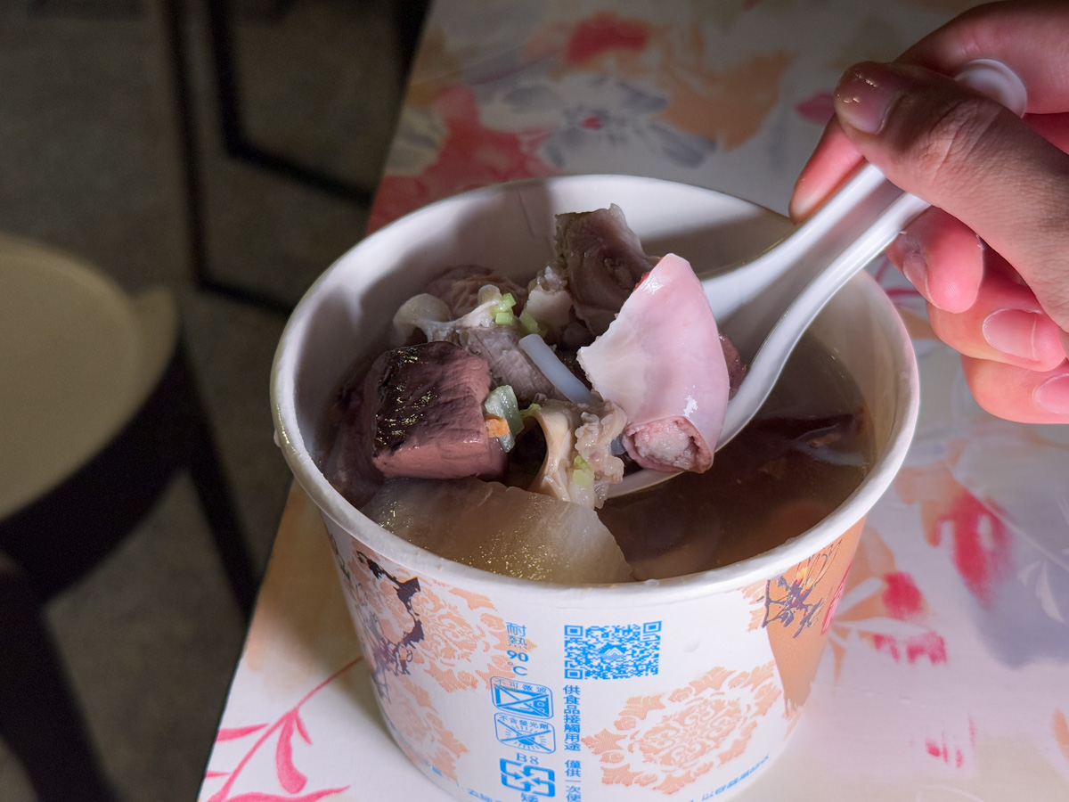 【雜碎鴻】基隆高評價深夜美食小吃推薦,50元起大啖在地隱藏版必吃雜碎湯,崁仔頂漁市旁的深夜食堂! - 第9張圖 【雜碎鴻】基隆高評價深夜美食小吃推薦,50元起大啖在地隱藏版必吃雜碎湯,崁仔頂漁市旁的深夜食堂!
