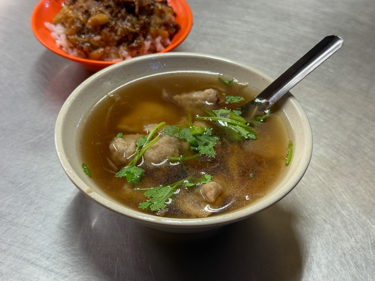 【天一香肉焿順】基隆廟口人氣銅板美食，招牌必吃肉羹配滷肉飯，飄香傳承百年以上的在地名店，基隆最好吃的滷肉飯！