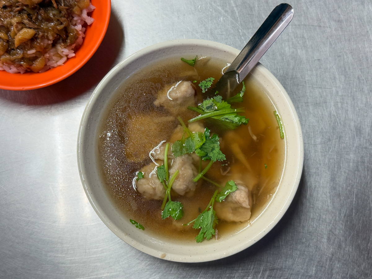 【天一香肉焿順】基隆廟口人氣銅板美食，招牌必吃肉羹配滷肉飯，飄香傳承百年以上的在地名店，基隆最好吃的滷肉飯！