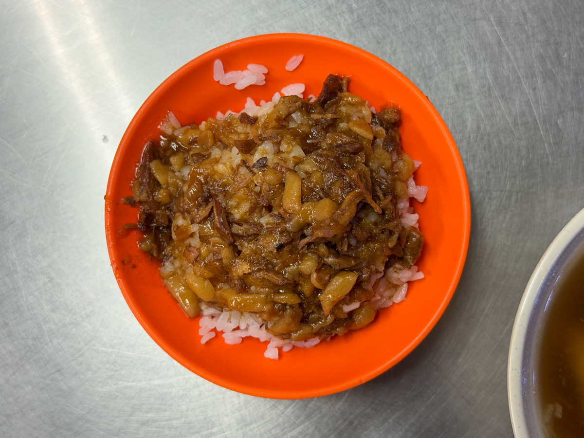【天一香肉焿順】基隆廟口人氣銅板美食，招牌必吃肉羹配滷肉飯，飄香傳承百年以上的在地名店，基隆最好吃的滷肉飯！
