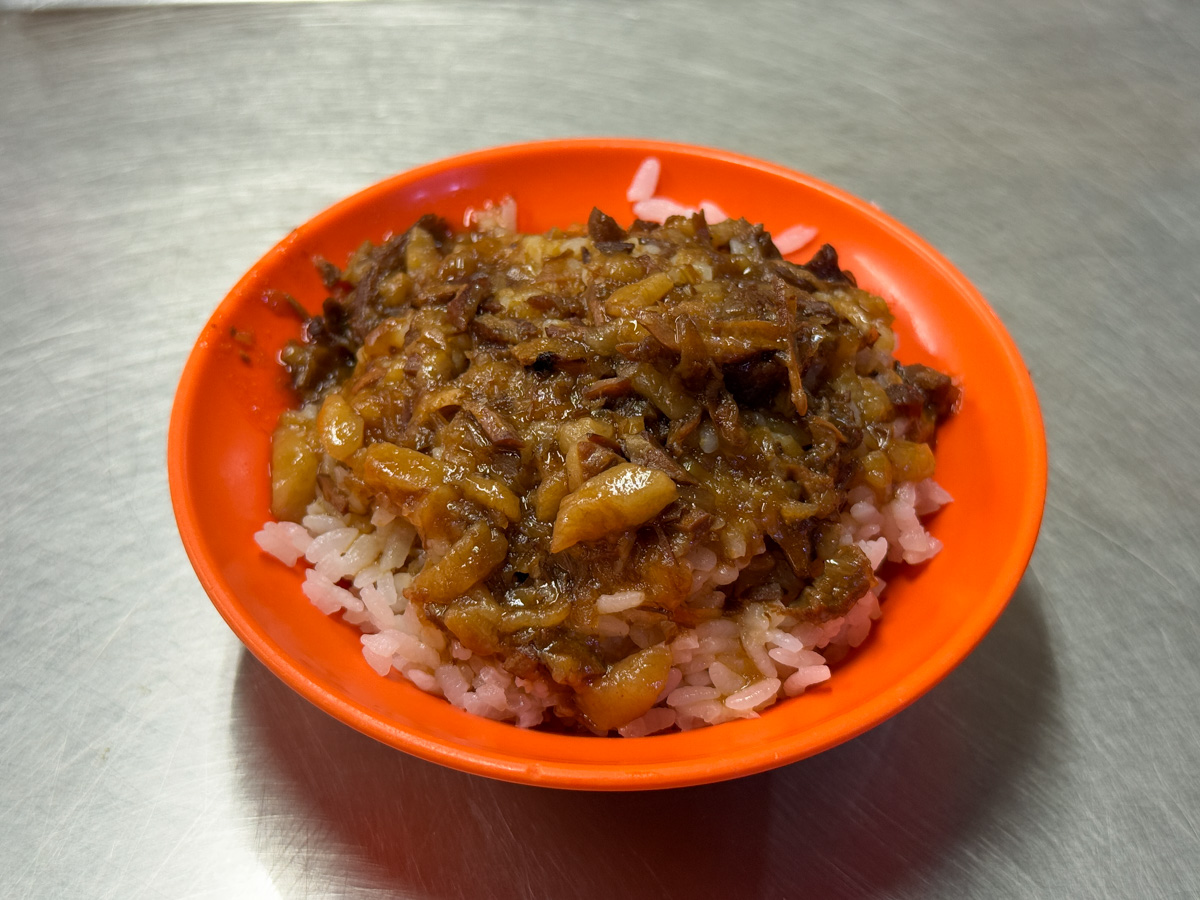 【天一香肉焿順】基隆廟口人氣銅板美食，招牌必吃肉羹配滷肉飯，飄香傳承百年以上的在地名店，基隆最好吃的滷肉飯！