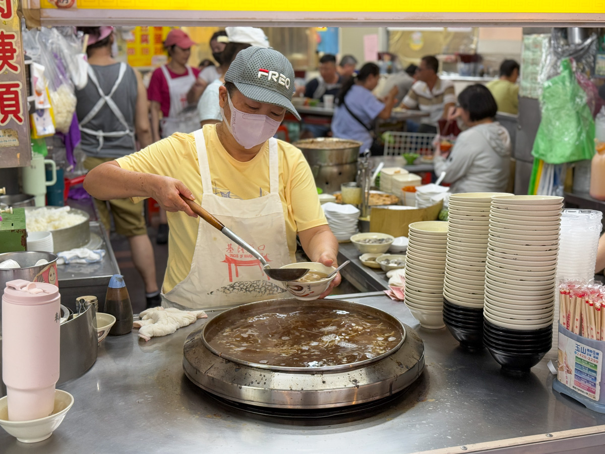 【天一香肉焿順】基隆廟口人氣銅板美食，招牌必吃肉羹配滷肉飯，飄香傳承百年以上的在地名店，基隆最好吃的滷肉飯！
