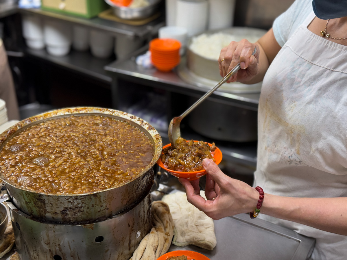 【天一香肉焿順】基隆廟口人氣銅板美食，招牌必吃肉羹配滷肉飯，飄香傳承百年以上的在地名店，基隆最好吃的滷肉飯！