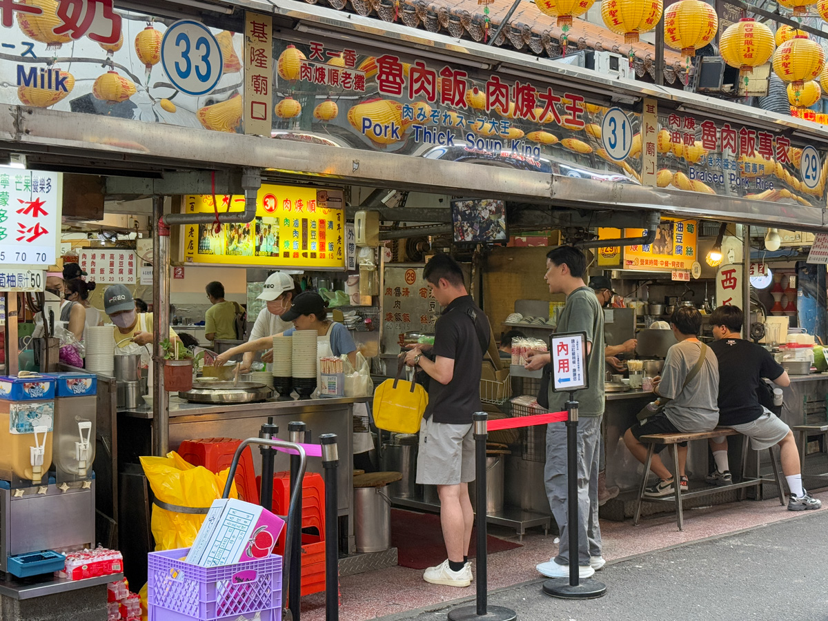 【天一香肉焿順】基隆廟口人氣銅板美食，招牌必吃肉羹配滷肉飯，飄香傳承百年以上的在地名店，基隆最好吃的滷肉飯！